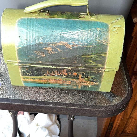 Antique metal MCM lunchbox with handle. - Picture 2 of 5